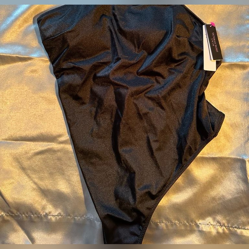 Bundle of 3 swimsuits
2 by Victoria Secret (black and peach/pink)
1 by kNY (red)